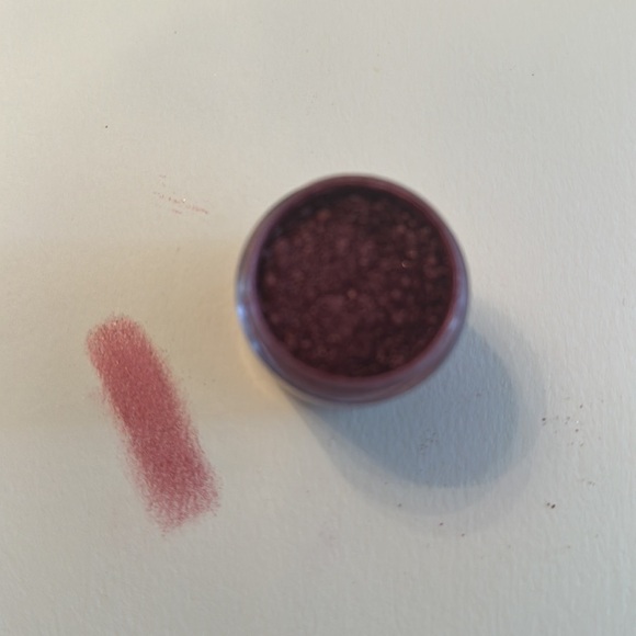 MAC Pigment “Fuchsia” - Picture 3 of 4